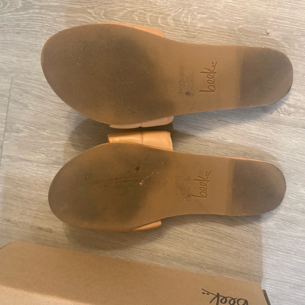 BEEK Women's Tan Slide Sandals size 8 - Picture 3 of 3
